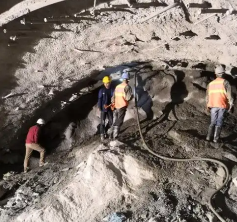 丰台拱顶带模注浆料的施工流程及注意事项